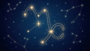 一個由明亮星星在深藍色星空中形成的金色白羊座星座