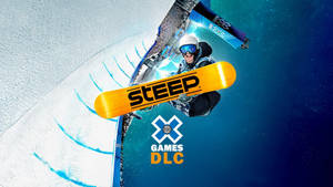 滑雪板運動員在空中跳躍，滑雪板上寫有「STEEP」。