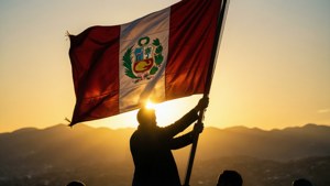 日落時分，背景有山，一個人手持秘魯國旗