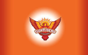 Sunrisers Hyderabad 運動隊標誌，以鳳凰伴隨太陽光線升起為特色。
