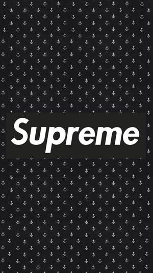 黑色背景，帶有白色錨點圖案和Supreme標誌。