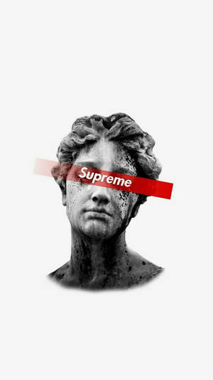 眼睛上貼有紅色Supreme標誌膠帶的古典大理石半身像。