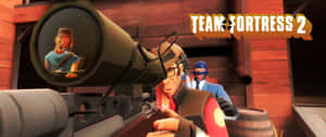 來自《Team Fortress 2》遊戲的狙擊手在木製穀倉中瞄準敵人。 — 5120x1440 壁紙
