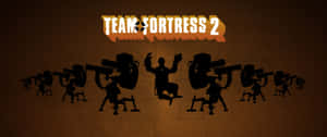 Team Fortress 2角色以黑色剪影呈現，棕色牆壁上帶有橙色標題文字。 — 2560x1080 壁紙