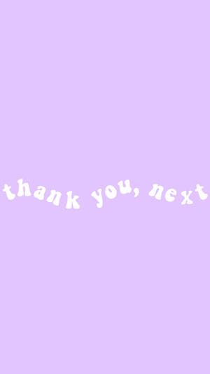 薰衣草背景，白色草書文字寫著「thank you next」