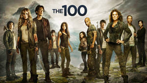 《The 100》的演員們站在一個反烏托邦背景的岩石山上。