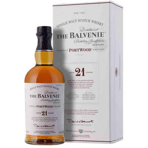 一瓶Balvenie 21年威士忌及其品牌禮盒，展示陳年蘇格蘭威士忌。