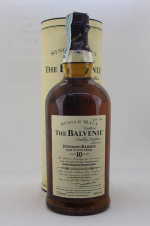 一瓶Balvenie 10 Year Old Founder's Reserve威士忌及其盒子。