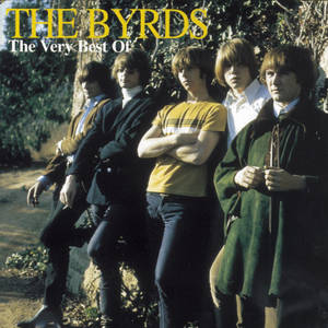 The Byrds 樂隊成員穿著1960年代服裝站在樹旁。