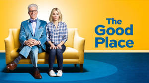 兩位演員在黃色梳化上，背景為黃色和藍色，並有 'The Good Place' 標題。 — Netflix GIF 壁紙