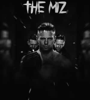 摔角手 The Miz 在黑暗粗糙的場景中，身後有兩個鏡像版本，凝視著強烈的目光。