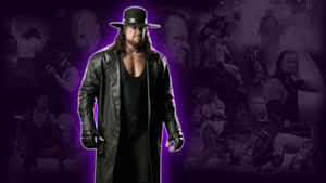 The Undertaker 身穿黑色 trench coat 和帽子，背後有紫色光芒。 — WWE GIF 壁紙
