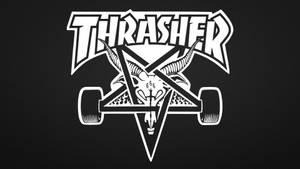 Thrasher雜誌標誌，帶有山羊頭骨和滑板，背景為黑色。