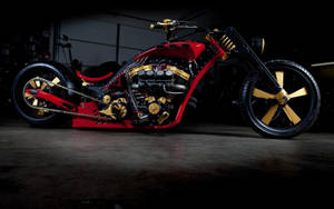 昏暗車庫中的訂製紅金色chopper電單車。
