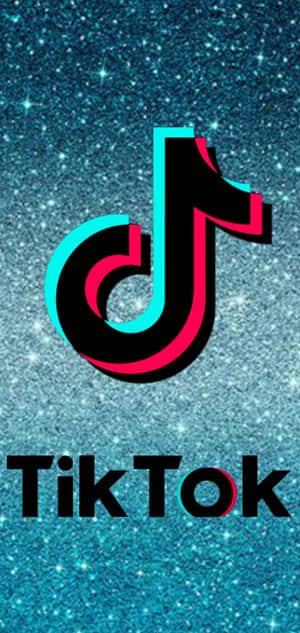 TikTok 應用程式標誌在閃爍的藍色亮片背景上。