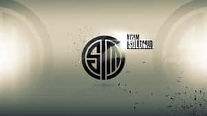 Team Solomid 標誌在漸變背景上碎裂成黑色碎片。