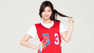 TWICE Sana 穿著LA快艇隊球衣