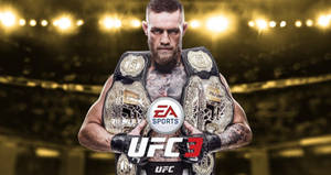 Conor McGregor 在明亮的場館中手持UFC冠軍腰帶。 — 拳擊 壁紙