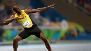 Usain Bolt 穿著牙買加球衣慶祝田徑比賽勝利。