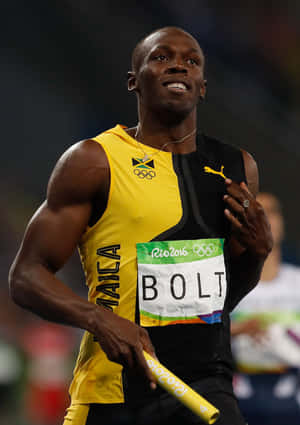 Usain Bolt 身穿奧運短跑制服，在里約2016奧運會手持接力棒。 — 黃色 壁紙