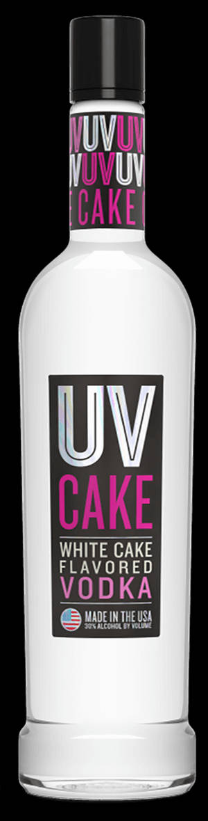 白色UV Cake調味伏特加酒瓶，帶有粉紅色和黑色標籤。