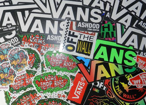 Vans品牌貼紙系列，帶有鮮明標誌和色彩繽紛的設計。