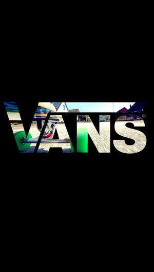 Vans 標誌，帶有滑板圖案，嵌入在黑色背景上的粗體白色字母中。