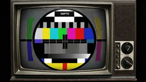 舊電視顯示SMPTE色條用於校準。