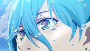 藍髮彩虹眼動漫少女被水滴包圍。