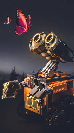 LEGO Wall-E機械人在星空下觀看粉紅色蝴蝶。