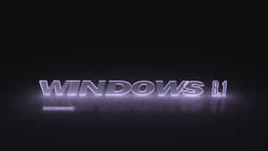 發光的 Windows 8.1 標誌，帶有 Microsoft 文字，位於深色反光表面上。