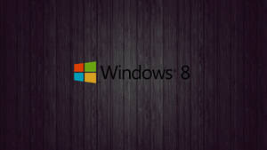 深色木紋背景上的 Windows 8 標誌