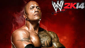 WWE 2K14 封面 featuring Dwayne Johnson 飾演 The Rock，帶有紋身和強烈表情。