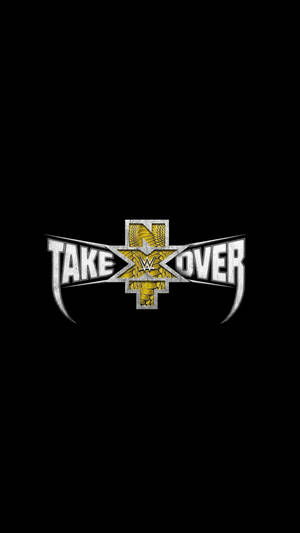 黑底金銀色的WWE TakeOver標誌。 — 蛇 壁紙