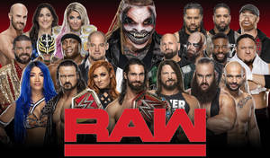 WWE RAW的摔角手和超級巨星陣容，手持冠軍腰帶擺姿勢。