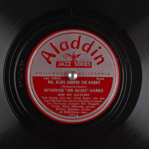 Wynonie Harris 歌曲 Mr Blues Jumped The Rabbit 的復古 Aladdin Jazz Series 唱片標籤。