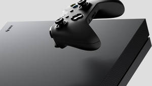 黑色Xbox主機連控制器放在灰色背景上
