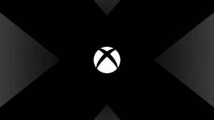 黑色背景上的白色Xbox標誌和半色調漸變三角形。