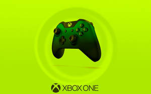 黑色Xbox One控制器居中於發光的綠色背景上，下方有標誌。