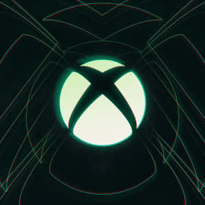 發光的Xbox標誌，帶有霓虹綠光和抽象幾何線條，背景為深色。