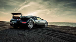 日落時分海邊礫石灘上的黑色Bugatti Veyron — 布加迪 壁紙