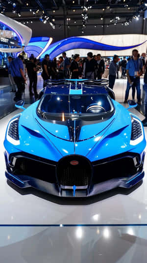 一輛藍色Bugatti跑車在車展上展出，周圍有人群。 — 布加迪 壁紙