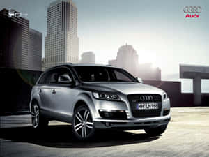 日落時分城市天台上的銀色 Audi Q7 SUV。 — Audi R8 GIF 壁紙