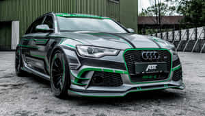 定製灰色Audi RS6-E，帶有綠色點綴，停在倉庫前。 — Audi R8 GIF 壁紙