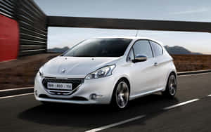 白色Peugeot 208在天橋下的高速公路上疾馳，背景有山 — Steam Deck 壁紙