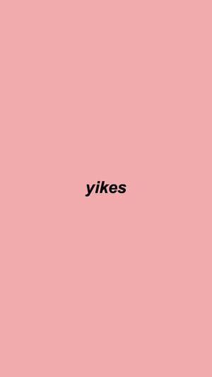 純色粉紅色背景上顯示粗體黑色文字 yikes。