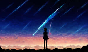 女孩看著發光的流星劃過暮色天空