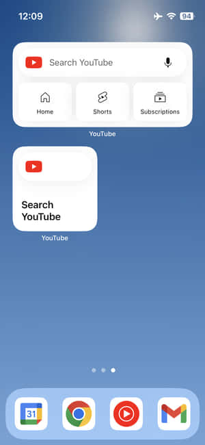 智能手機主屏幕，帶有YouTube應用程式小工具和底座圖標。 — Honor 600 壁紙