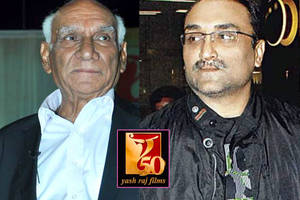 兩名身穿正裝的男子與 Yash Raj Films 50 週年紀念標誌。