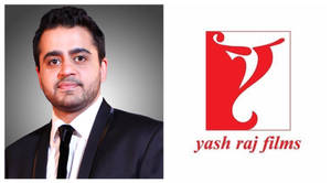 西裝男子在Yash Raj Films標誌旁